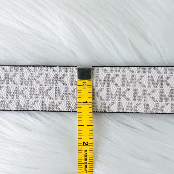 Michael Kors Women’s Twist Reversible Belt Medium - Picture 11 of 11